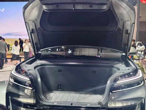 途乐证券 蔚来李斌：一年减少了数十亿英伟达芯片采购