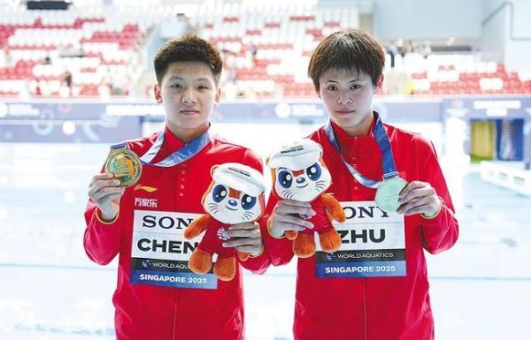 正中优配 日本海浪逆流向河道现场 罕见景象引发关注