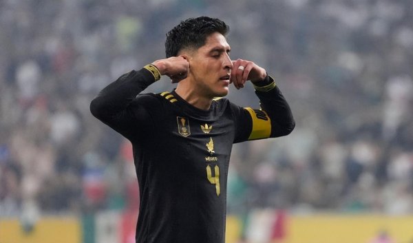 国华通配资 2球3助攻！27岁墨西哥铁腰闪耀英超，身价2500万欧，4大豪门疯抢