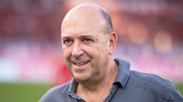 东方配资 药厂CEO：我们想下周一前敲定新帅人选，目前尚未做出决定