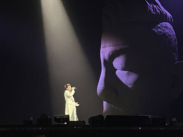 可盈配资 陈小春成都开唱金曲不断，杨千嬅惊喜助阵